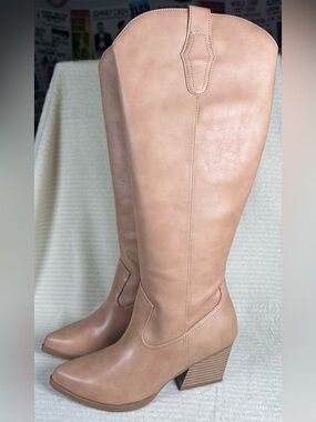 DV8 Women’s Natural Kyna Stacked Heel Cowboy Boots NWT Size 6.5